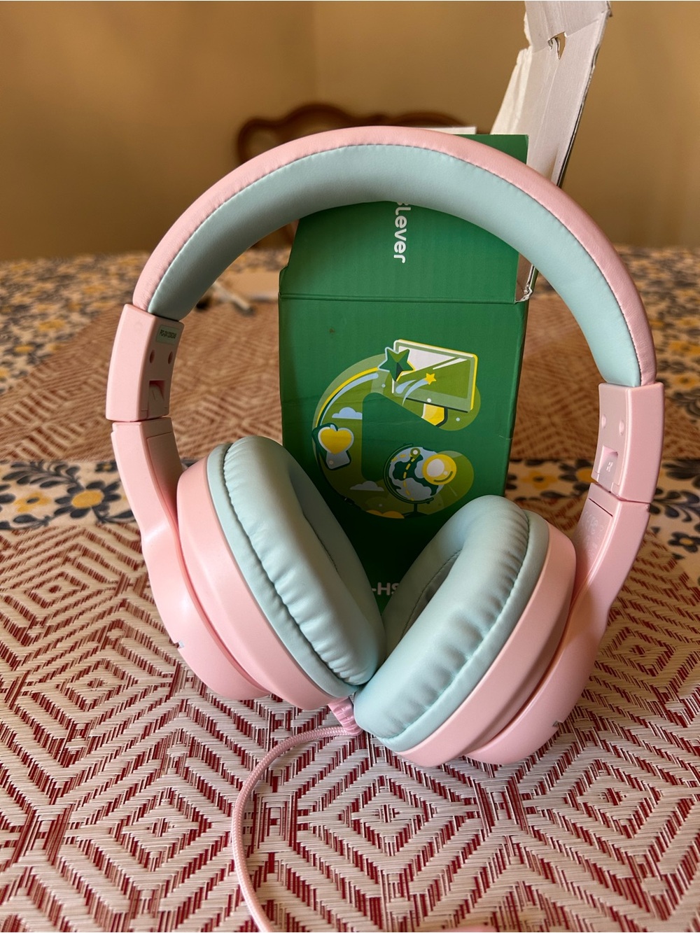 iClever HS19 Kids Headphones with Microphone - Pink